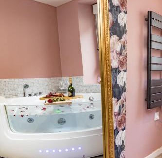Mulhouse Apartment | @Romantic Suite & Spa @Jacuzzi @ Parking gratuit @