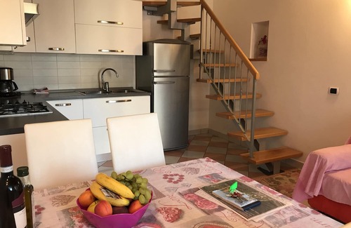 Cassone House | ROMANTIC SUPER PRICE cottage from September 20 to 28 near beach GARAGE.