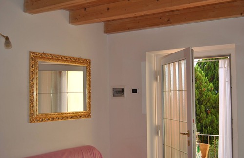 Cassone House | ROMANTIC SUPER PRICE cottage from September 20 to 28 near beach GARAGE.