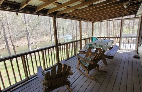 Hot Springs Cabin | Romantic Waterfront Getaway *Fishing*Family*Fun