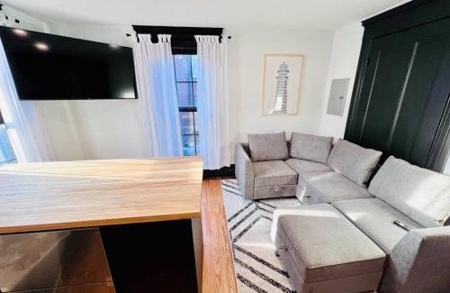 West End Apartment | Romantic West End Apartment with Parking