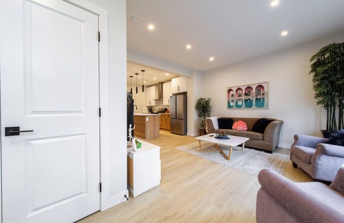 Jasper Place House | RomanticStylish|FreeWifi|KingBed|WEM|parking