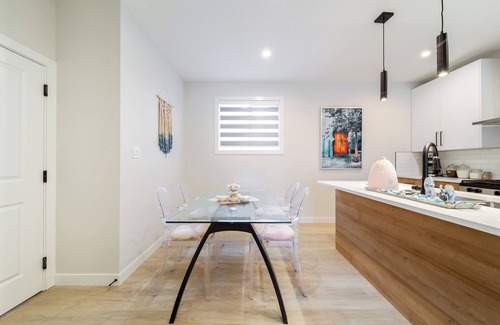 Jasper Place House | RomanticStylish|FreeWifi|KingBed|WEM|parking