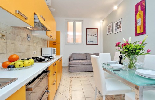 Monti Apartment | Rome Colosseum Apartment SAT TV/WI-FI Elegant 3BR/2BATHS in the Ancient Rome