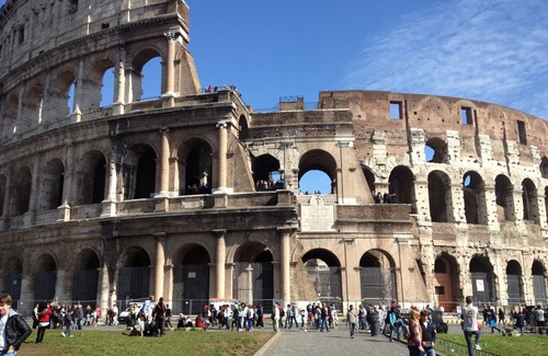 Monti Apartment | Rome Colosseum Apartment SAT TV/WI-FI Elegant 3BR/2BATHS in the Ancient Rome