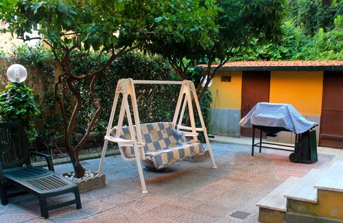 Gianicolense Apartment | Rome: 'Villa Liberty' - central with garden - between Trastevere and the Vatican