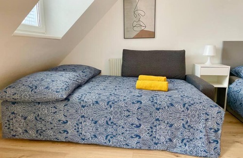 Schottenfeld Apartment | Rooftop Apartment with Free Parking & Balcony & AC