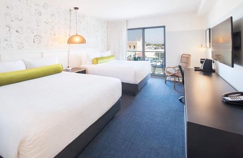 Venice Hotel | Rooftop Lounge Steps Away | 2 Balcony Rooms | Venice Beach | Free Breakfast