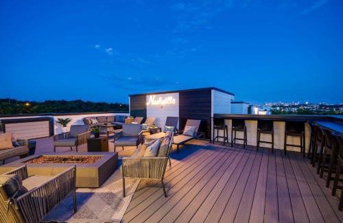 Haynes Area House | Rooftop Skyline Views DT Nash Sleeps 12
