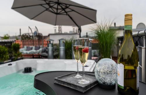 City Centre Apartment | Rooftop Wawel view with jacuzzi l luxury apartment