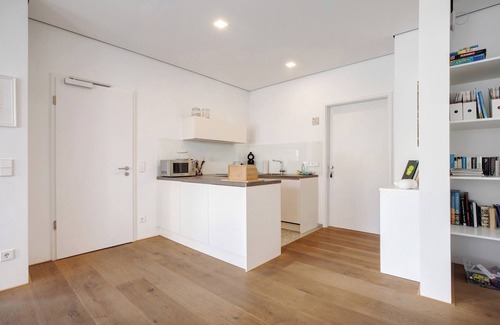 Voehringen Apartment | Room '1' with Shared Terrace and Wi-Fi