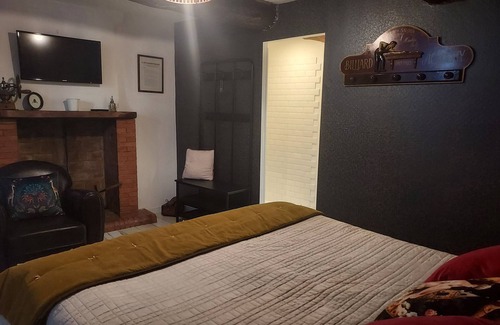 Serignan-du-Comtat Bed & Breakfast | Room 1852 on the ground floor in a village house