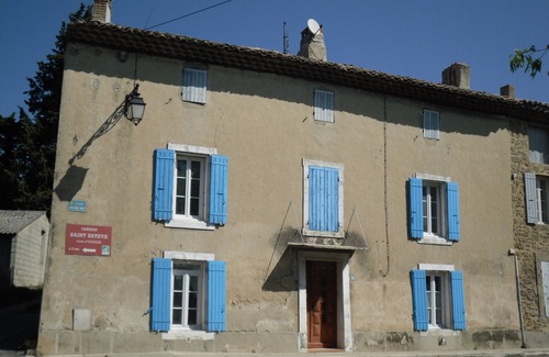 Serignan-du-Comtat Bed & Breakfast | Room 1852 on the ground floor in a village house