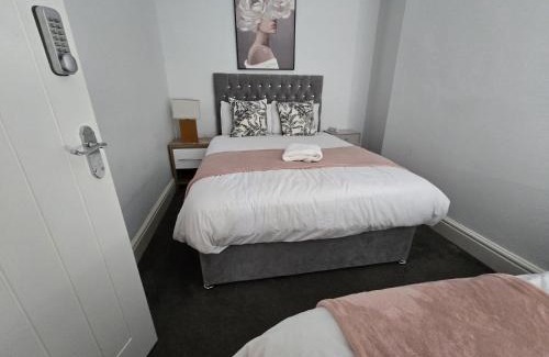 Liverpool House | Room 2 Shared house in Kensington