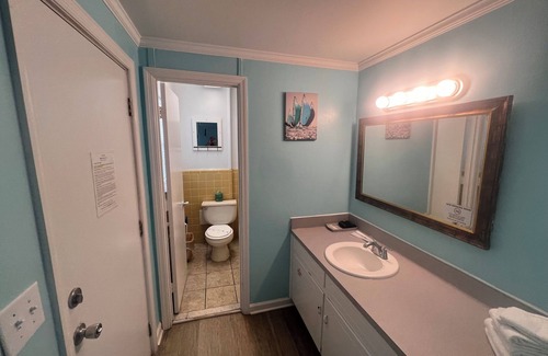 Topsail Beach Hotel | Room #205 Mini Efficiency King Bed Pets Yes