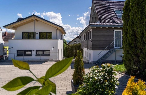 Hagnau Apartment | Room '206' with Shared Garden, Balcony and Wi-Fi