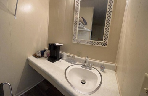 Harper Hotel | Room 26 - Standard Queen - Sleeps 2 - Harper Motel