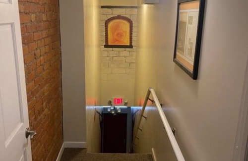 Corning Apartment | ROOM 3 Luxury King Suite