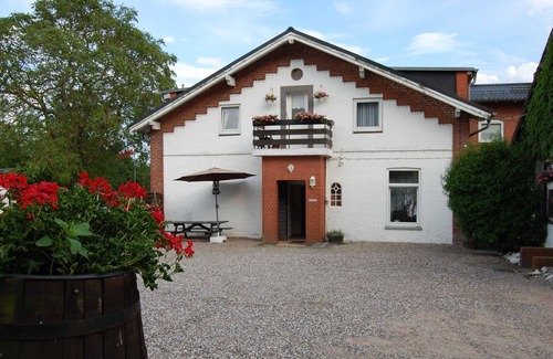 Sierksdorf Apartment | Room 3 with own shared shower /WC in the ground floor - Field view - Pension Pohnsdorfer Mühle Guest room