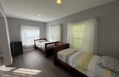 Frankford Bed & Breakfast | Room 5 - The Inn at Dirickson Creek - King bed, Two twins, Perfect for Families