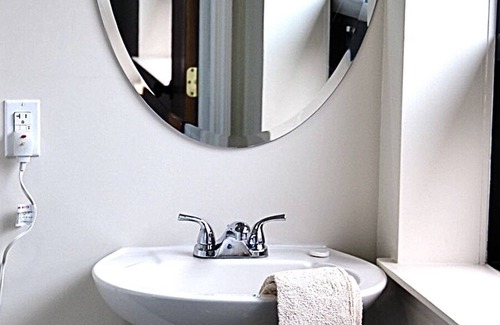 Fourmile House | Room 5 within the Pine Mountain Inn