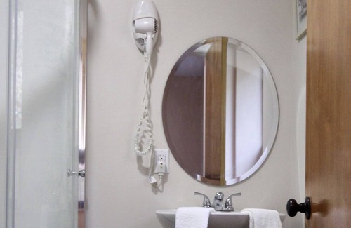 Fourmile House | Room 6 within the Pine Mountain Inn