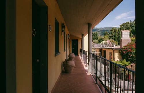 San Donato in Fronzano Apartment | Room '67 H Fattoria Degli Usignoli Tripla' with Shared Pool, Wi-Fi and Air Conditioning