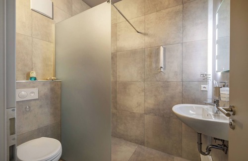 Dusslingen Apartment | Room '7' with Shared Terrace and Wi-Fi