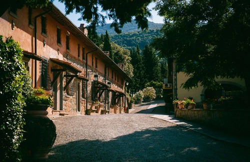 San Donato in Fronzano Apartment | Room '73 H Fattoria Degli Usignoli Tripla' with Shared Pool, Wi-Fi and Air Conditioning