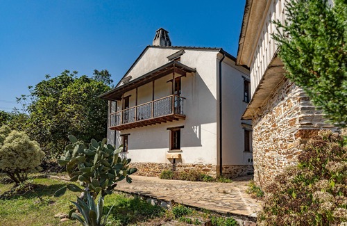 Mondonedo Apartment | Room A Figueira in Mondoñedo with Mountain Views, Shared Terrace, and Wi-Fi