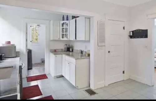 Providencia Park Cottage | Room B, right in the action of West Palm Beach!