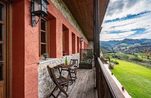 Tornon Apartment | Room 'Biología' with Mountain View, Shared Terrace and Wi-Fi