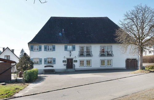 Lippertsreute Apartment | Room 'Bodman' with private balcony, shared terrace and Wi-Fi