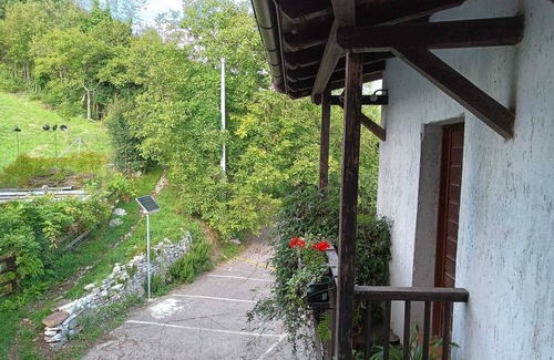 Arsie Apartment | Room 'Camera 2' with Mountain View, Shared Garden and Wi-Fi