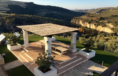 Setenil de las Bodegas Apartment | Room 'Cueva 1' with Mountain Views, Private Pool and Wi-Fi