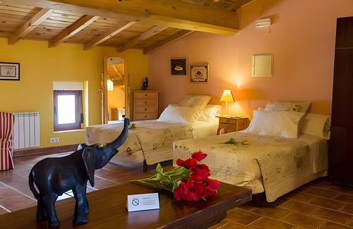 Castronuno House | Room 'Desvan' with Shared Garden and Wi-Fi