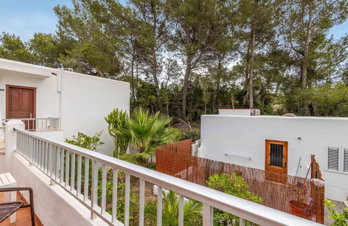 Santa Eulalia del Rio Apartment | Room 'Doble - 1' with Mountain View, Wi-Fi and Air Conditioning