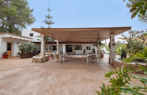 Santa Eulalia del Rio Apartment | Room 'Doble - 1' with Mountain View, Wi-Fi and Air Conditioning