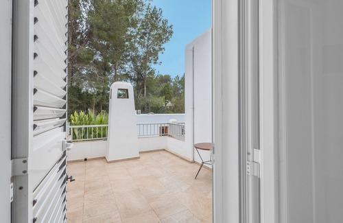 Santa Eulalia del Rio Apartment | Room 'Doble - 4' with Mountain View, Wi-Fi and Air Conditioning