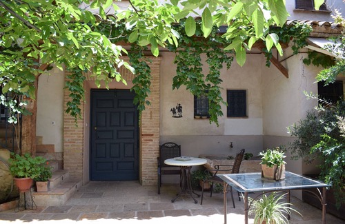 Consuegra Apartment | Room 'Doble Especial - Los Cipreses' with Shared Pool, Wi-Fi and Air Conditioning