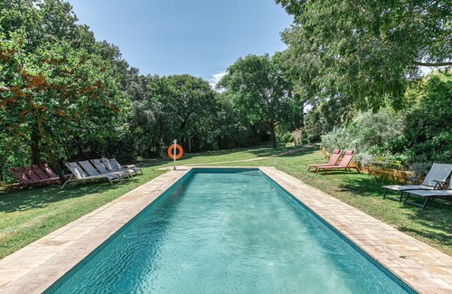 Borrassa Apartment | Room 'Donzell' with Shared Pool, Wi-Fi and Air Conditioning
