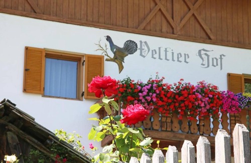 Villnoss Apartment | Room 'Dreibettzimmer 3' with Mountain View, Private Terrace and Wi-Fi