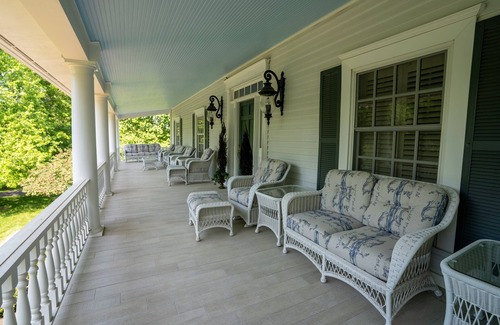 Carbondale House | Room for the Whole Family to Enjoy Thanksgiving Together!