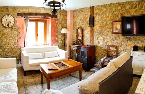 Basconcillos del Tozo House | Room 'Habitación Cuádruple' with Mountain View, Shared Garden and Wi-Fi