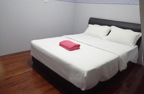 Kuching House | Room in BB - Amida Point Services