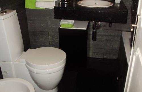 Santo Antonio dos Olivais Apartment | Room in prime area of ​Coimbra /private toilet