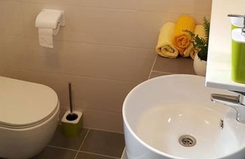 Ostarski Stanovi Bed & Breakfast | Room in Rakovica with Terrace, Air condition, WIFI (4371-5)