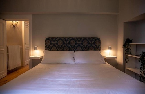 Cannobio Bed & Breakfast | Room 'Isabella' with Shared Garden and Wi-Fi