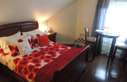 Larouche House | Room La Charmante