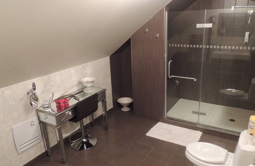 Larouche House | Room La Charmante